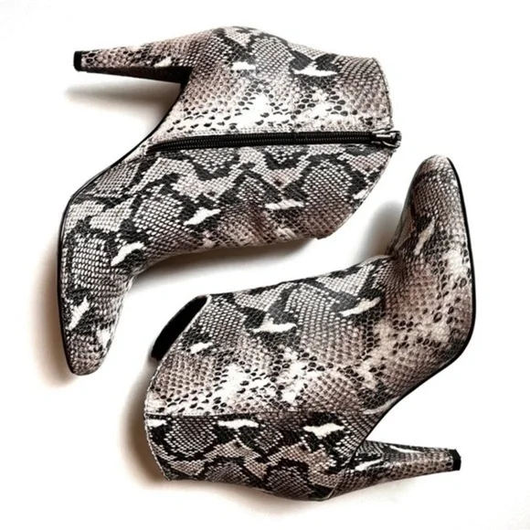 Halogen python snakeskin booties heels sz 8 - Picture 3 of 16